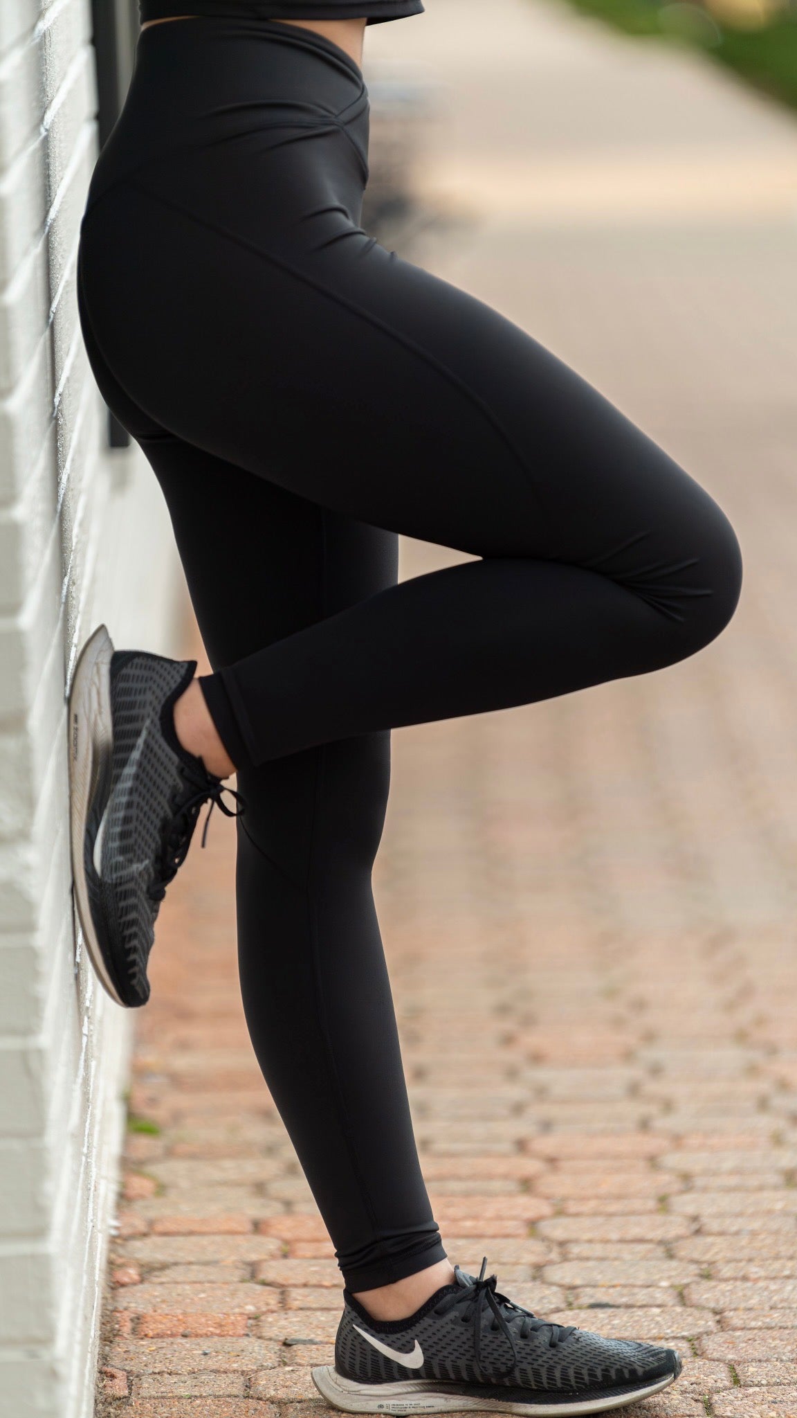 Satin Noir™ - High Rise Seamless Leggings 28"